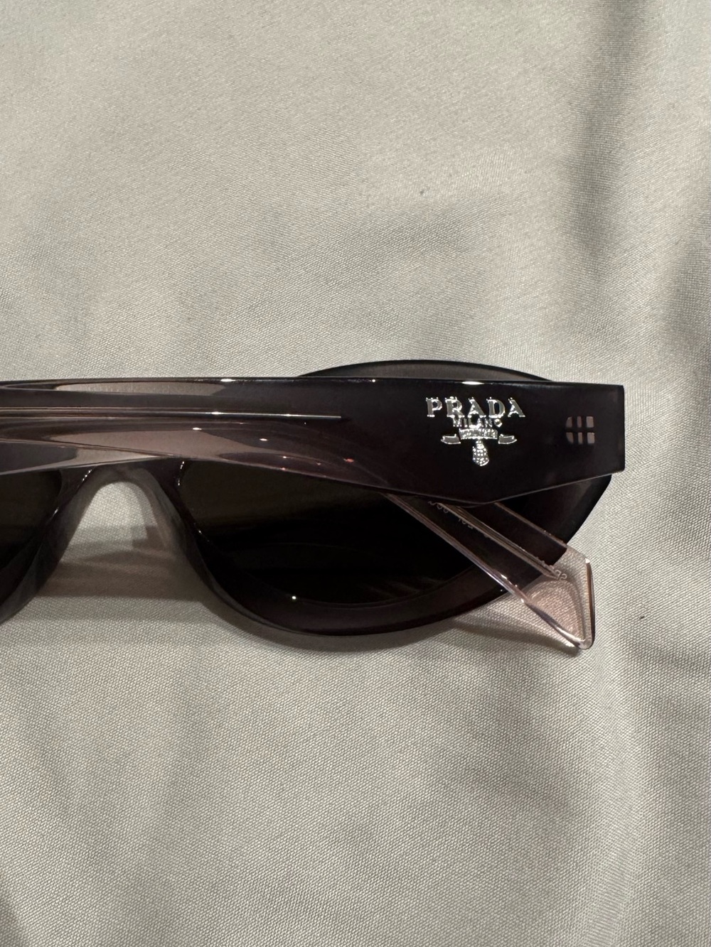 PRADA PR 26ZS unisex sunglasses. - Picture 3 of 4